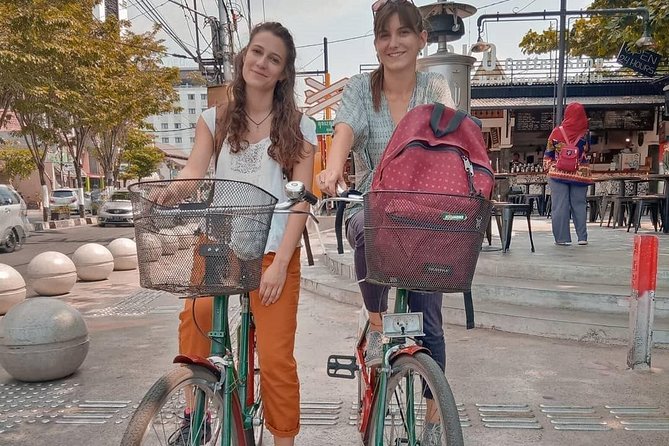 City Cycling Tour in Yogyakarta With English/Italian/French Guide - Key Points