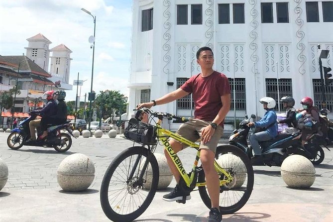 City Cycling Tour in Yogyakarta With English/Italian/French Guide - Comparison to Description
