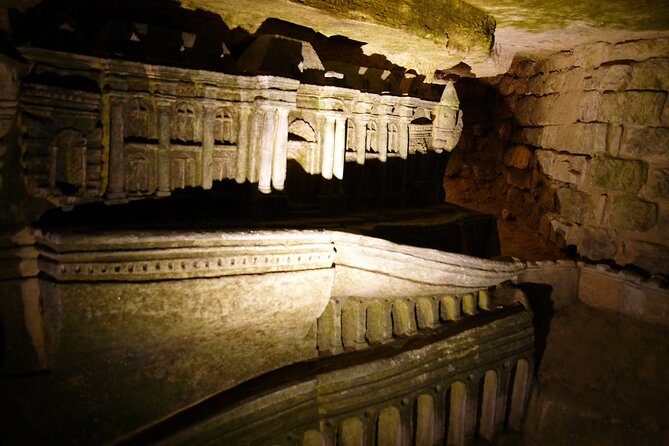 City Highlights Tour + Entry Tickets for the Paris Catacombs - Private, Family-Friendly Experience