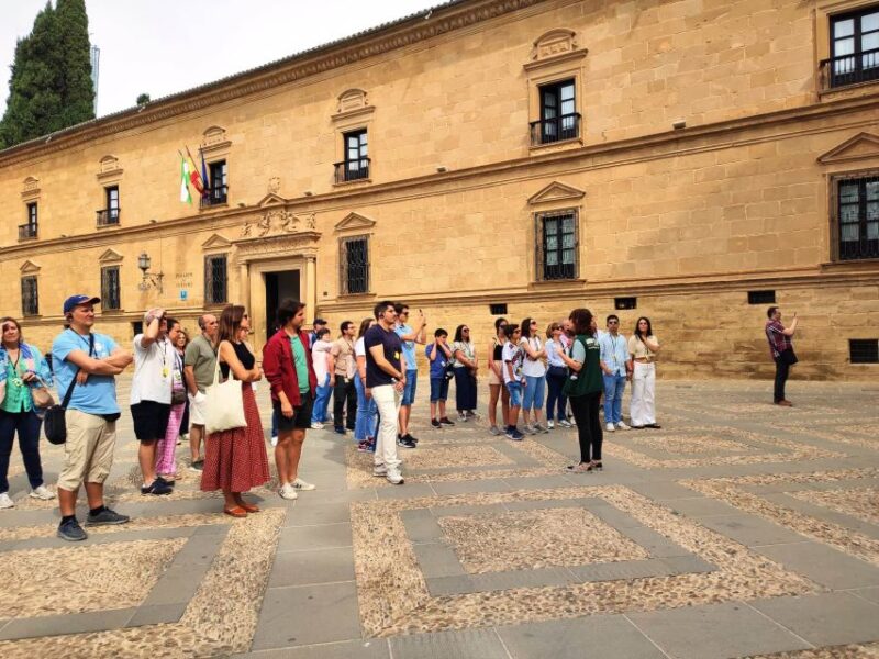 City Highlights Walking Tour in Spanish - Key Points