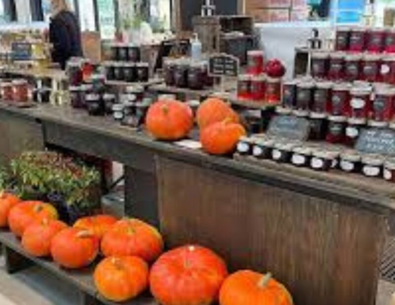 City & Market Farm Tour From Québec - Meeting Point