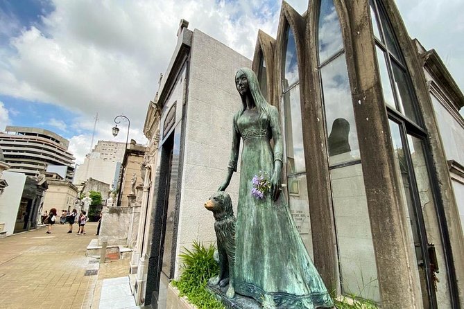 City of Angels: Walking Tour Recoleta - Skip the Line - Strolling Gran Gromero Gum Tree