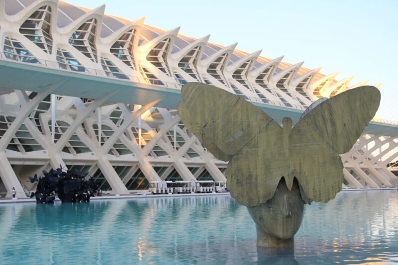 City of Arts & Sciences Tour on Bicycle, E-Bike or E-Step - Serranos Gates