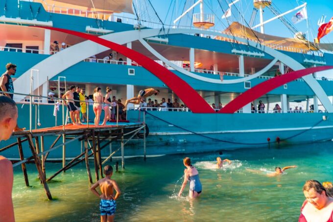 City of Side: Sightseeing Cruise W/ Swim Stops & Foam Party - Boat Features