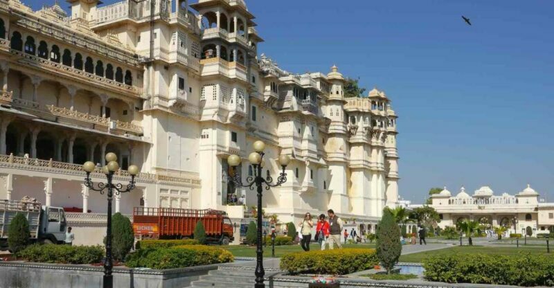 City Palace Udaipur Express visits with english speaks guide - Key Points