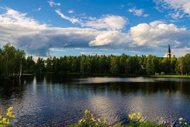 City Sightseeing and Santa Village Guided Tour, Small Group - Crossing the Arctic Circle