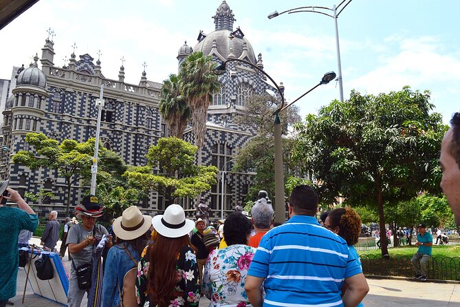 City Tour + Commune 13 Medellin - Inclusions