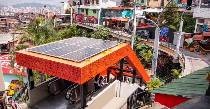 City Tour: Graffiti Tour Comuna 13 + Downtown Medellín - Key Points