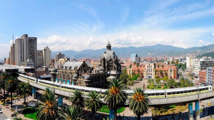 City Tour: Graffiti Tour Comuna 13 + Downtown Medellín - Recap