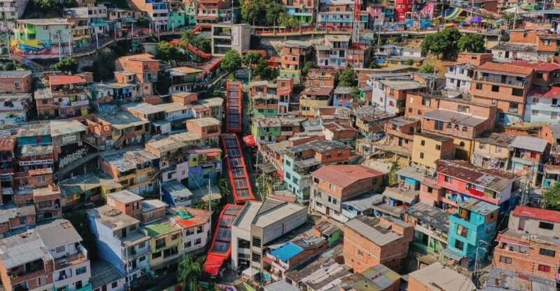 City Tour: Graffiti Tour Comuna 13 + Downtown Medellín - Itinerary Highlights