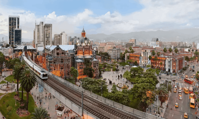 City Tour: Graffiti Tour Comuna 13 + Downtown Medellín - Frequently Asked Questions