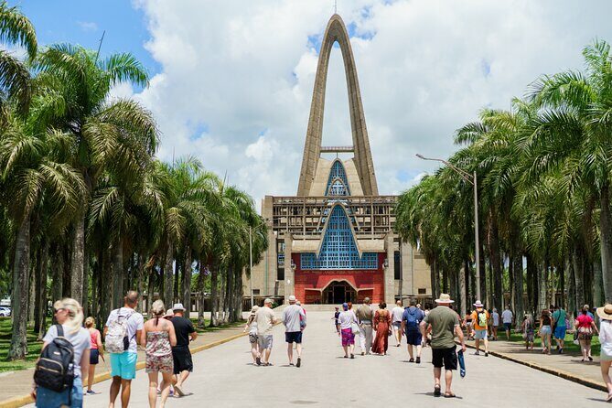 City Tour & Half-Day Safari Experiences - Transportation and Group Size