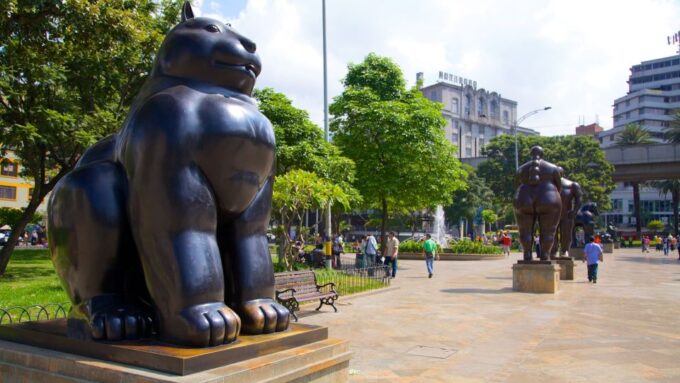 City Tour Medellin With a Chiva or a Thematic Van - Ratings and Feedback