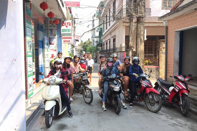 City Tour With Curators - Curators Highlights