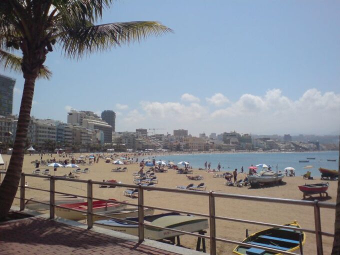 City Treasures Unveiled: 3.5-Hour Las Palmas Taxi and Walkin - Fascinating Stories of History