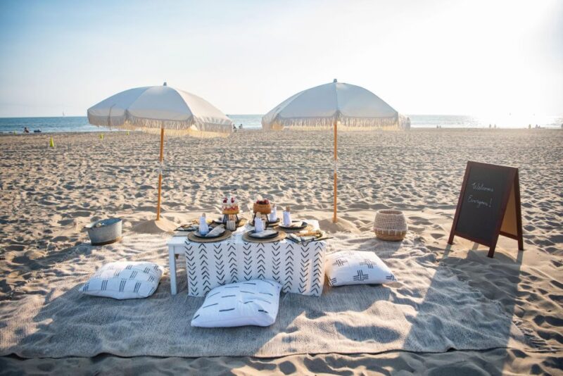 Classic Beach Picnic in Santa Monica (2-4 People) - Food and Beverage Options
