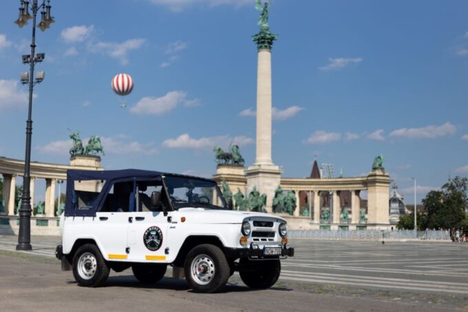 Classic Budapest City Sightseeing Tour Russian Jeep - Unique Jeep Adventure
