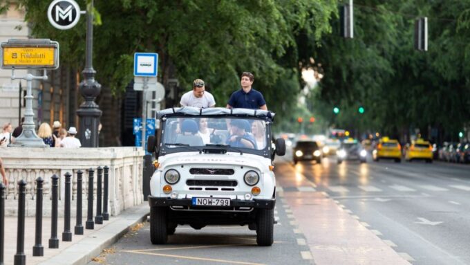 Classic Budapest City Sightseeing Tour Russian Jeep - Personalized Sightseeing