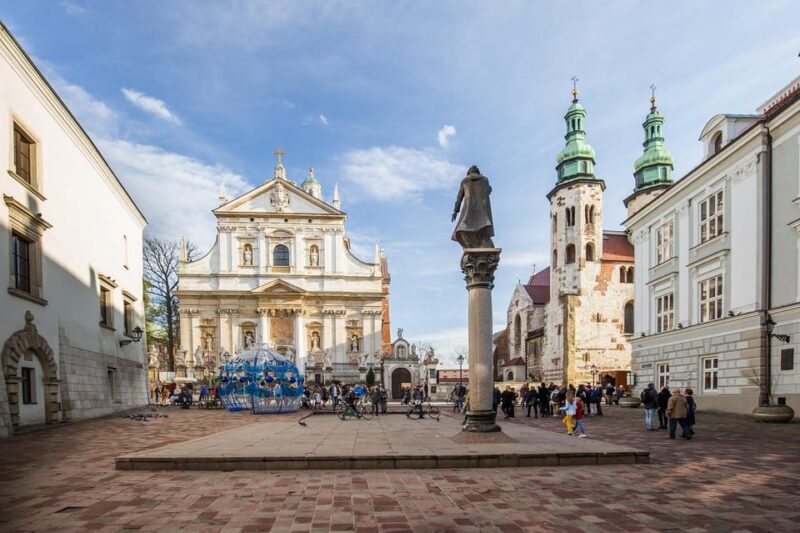 Classic Guided Walking Tour in The Old Town of Krakow - Main Attractions
