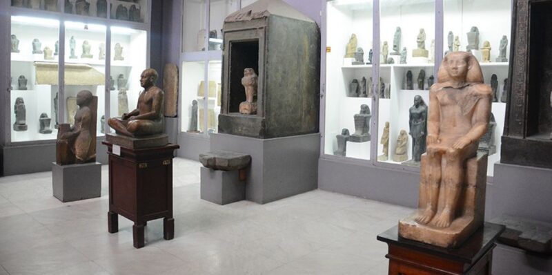 Classic Pyramids Tour From Hurghada by Bus - Tour Guide and Language
