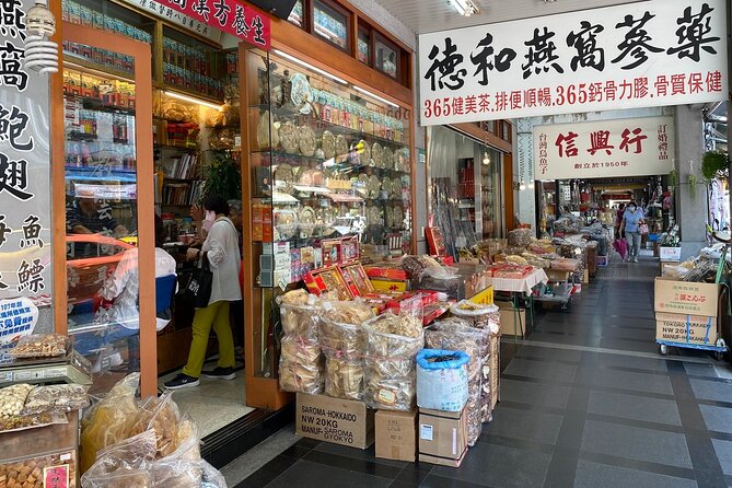 Classic Taipei Landmarks Day Tour - Guide Expertise