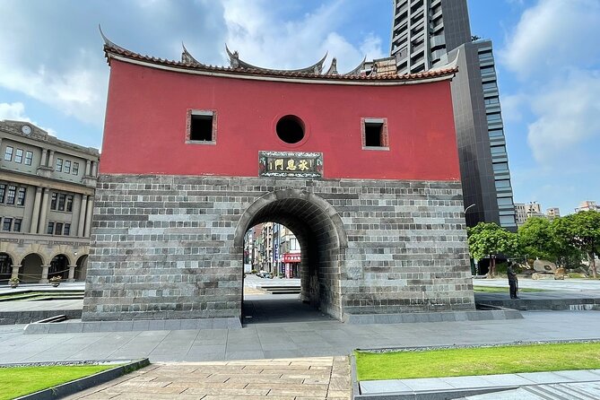 Classic Taipei Landmarks Day Tour - Memorable Experiences