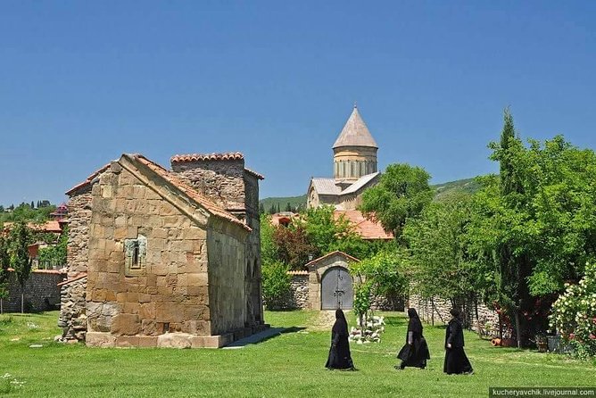 Classic Tour to Mtskheta From Tbilisi - Knowledgeable Guide and Private Transport
