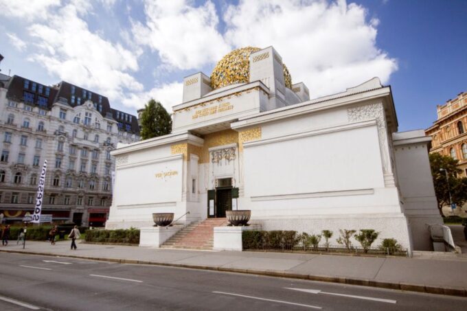 Classic Vienna: 3-Hour Guided Bike Tour - Duration and Price
