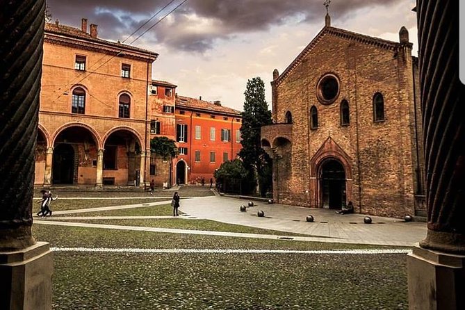 Classic Walking Tour Bologna - Architecture Highlights