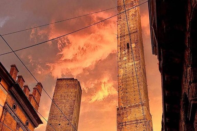 Classic Walking Tour Bologna - Tasting Local Specialties