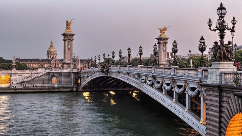 Classical and Monumental Paris Tour Along the Seine River - Cultural Insights