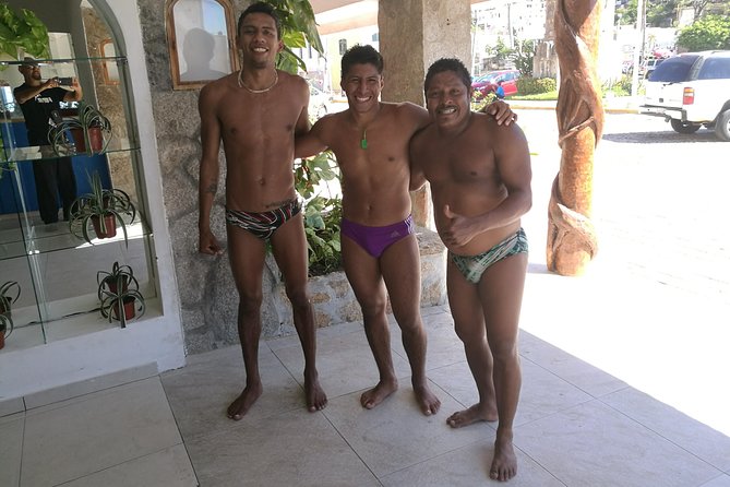Cliff Divers at La Quebrada Lunch Drinks & Shopping & More Drinks - Lunch and Drinks Included