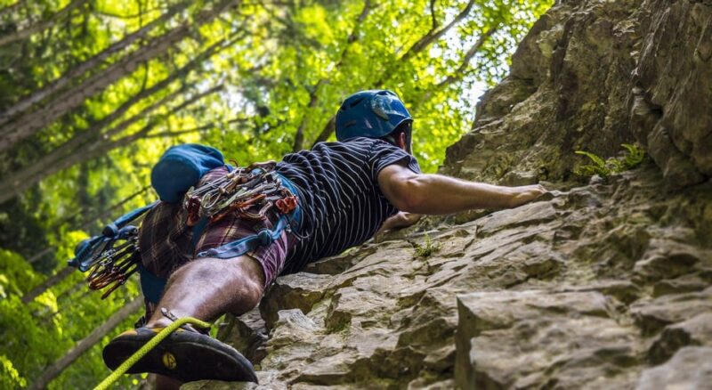 Climbing: Discovery, Improvement & Autonomy - Discovering Natural Climbing Sites