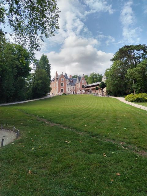 Clos Luce: Da Vinci's Castle Private Guided Tour With Ticket - Lush Gardens and Outdoor Displays