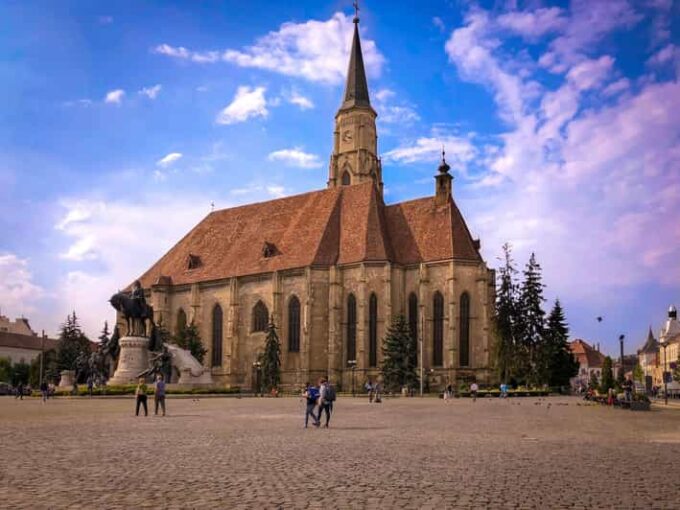 Cluj-Napoca: Heritage and Art Walking Guided Tour - Meeting Point and Guide