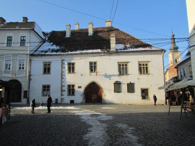 Cluj-Napoca: Heritage and Art Walking Guided Tour - Customizable Tour Options