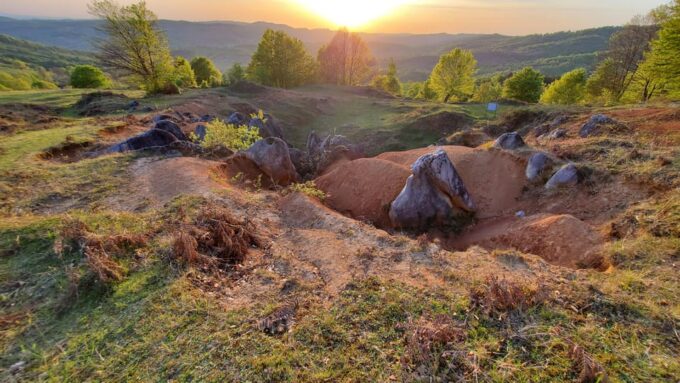 Cluj to Rosia: Day Trip to Ferrata and Pittoresque Country - Knowledgeable Guides