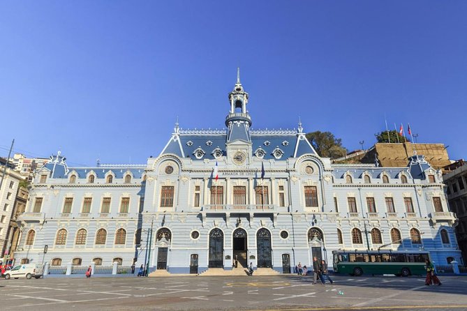 Coast and Color: Discover Viña and Valparaíso in a Day - Exploring Valparaísos Vibrant Alleys