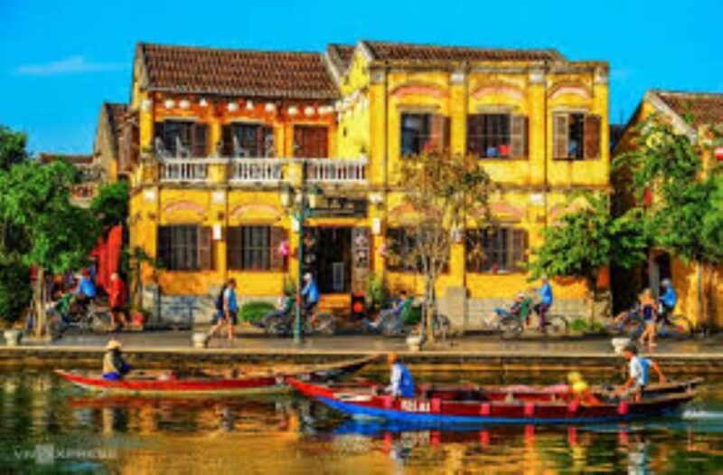 COCONUT JUNGLE HOI AN CITY BOAT RIDE RELEASE FLOWER LANTERN - Hoi An Exploration