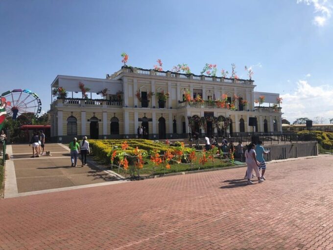 Coffee Park With Private Transportation and Tickets - Cancellation and Refund Policy