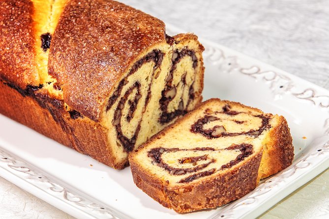 Coffee & Sweets Tour on the Amazing Victory Avenue - Photo Opportunities