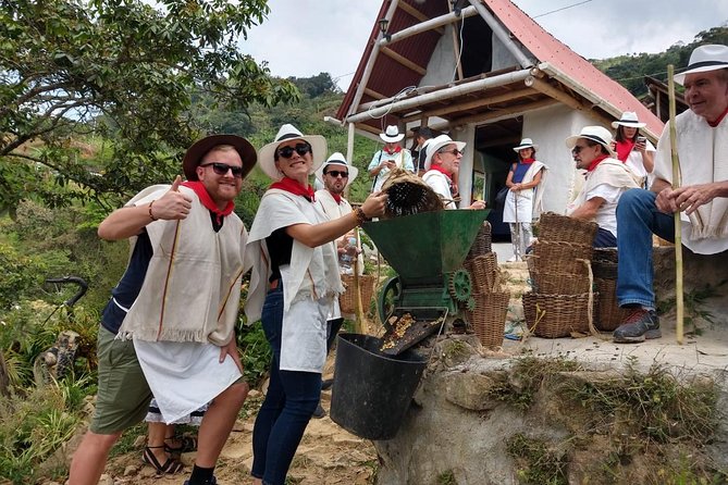 Coffee Tour & Comuna 13 & Cable Car - Key Points