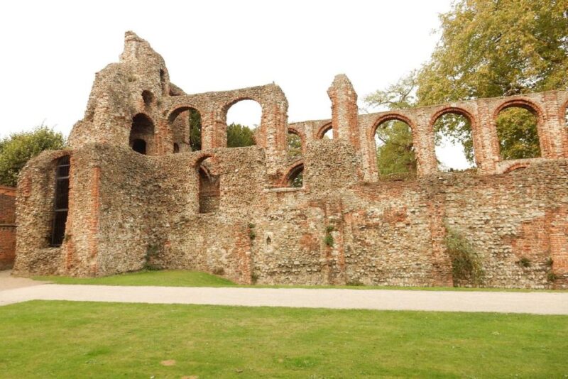 Colchester: Quirky Self-Guided Smartphone Heritage Walks - Key Points