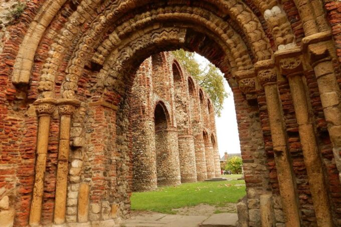 Colchester: Quirky Self-Guided Smartphone Heritage Walks - Explore Hidden Gems and Sites