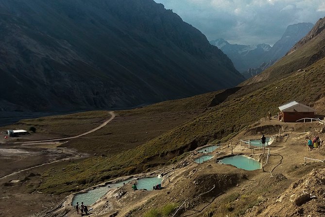 Colina Hot Springs, 4x4 Cars and Outdoor Barbecue! - Key Points