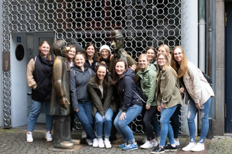 Cologne: Bachelorette Party Tour in the Old Town With Photoshoot - Itinerary Highlights