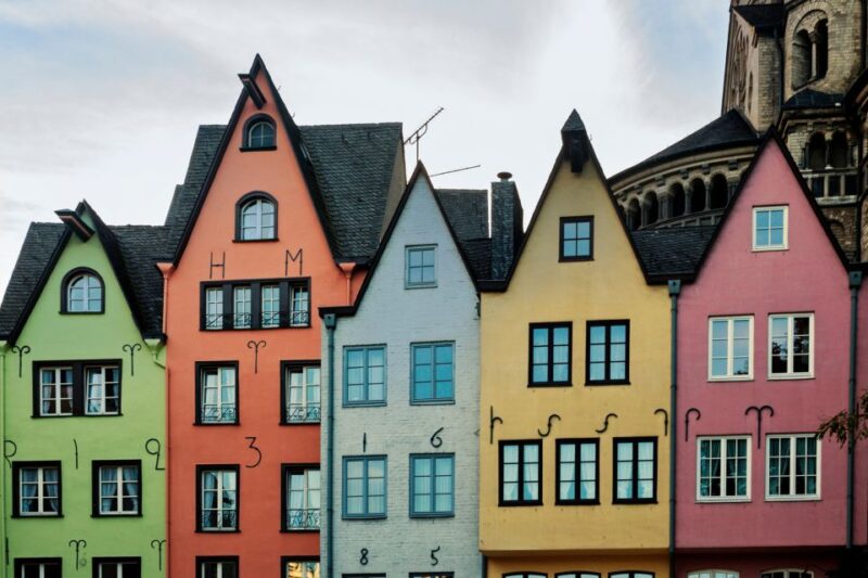 Cologne: First Discovery Walk and Reading Walking Tour - Minimum Charge and Group Size