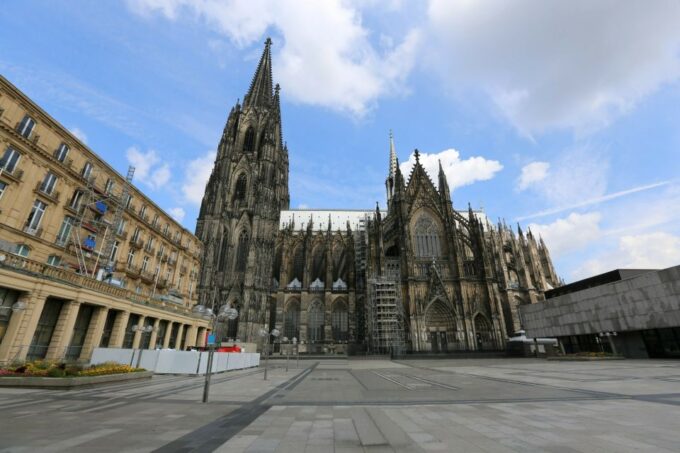 Cologne: First Discovery Walk and Reading Walking Tour - Important Information to Know