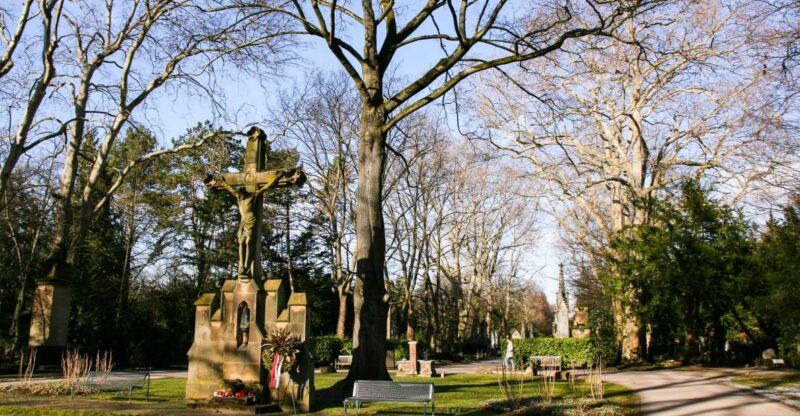 Cologne: Guided Tour of Melatenfriedhof - Stories of Melatenfriedhofs Past