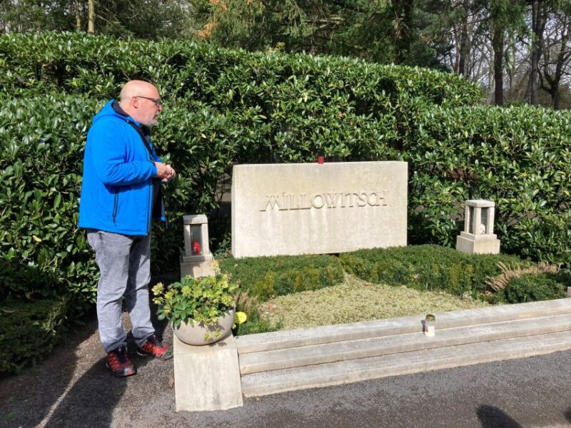 Cologne: Guided Tour of Melatenfriedhof - Architectural Gems of the Chapels